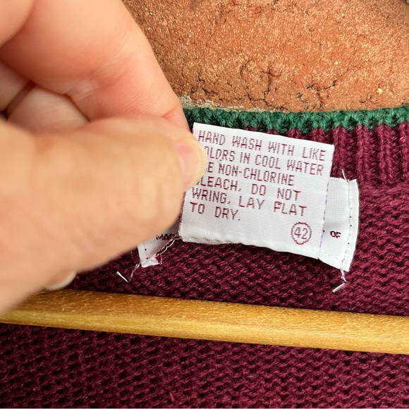 Vintage knit sweater with horse head and diamond design. Medium - Picture 7 of 7